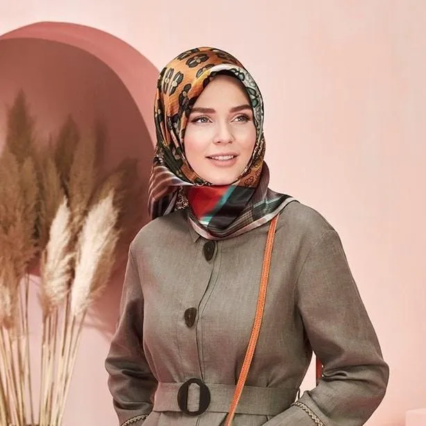Armine Muslim Silk Scarf Almeria