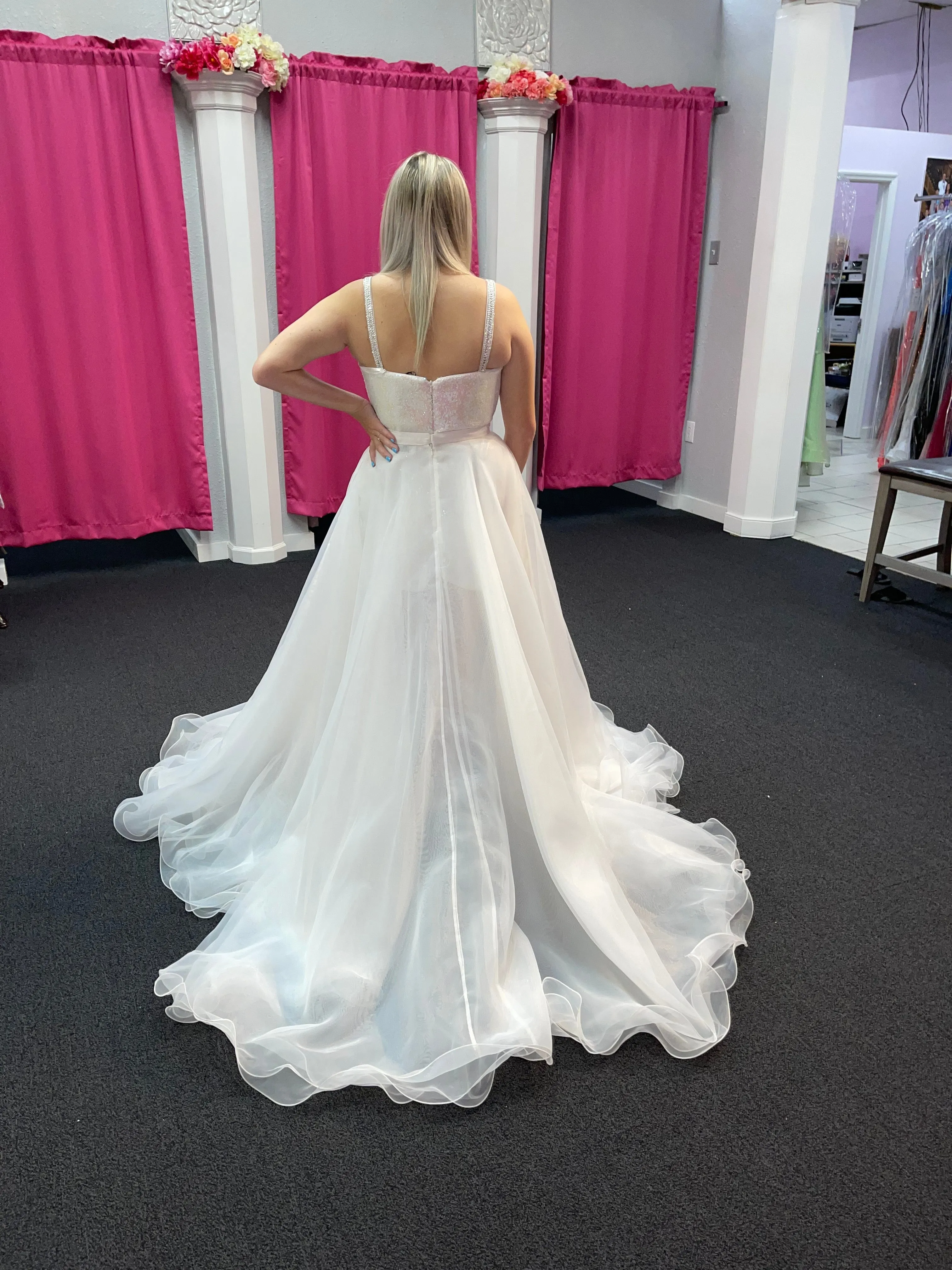 Ashley Lauren 1740 Size 2, 6 Jade Long Organza Overskirt Wire Hem Pageant Prom Layers